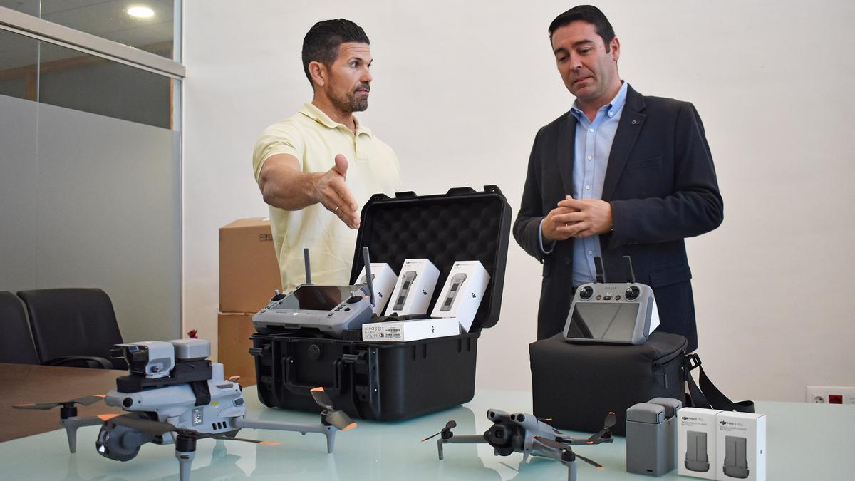 Los dos nuevos drones con los que cuenta la Policía Local de Las Torres de Cotillas.
