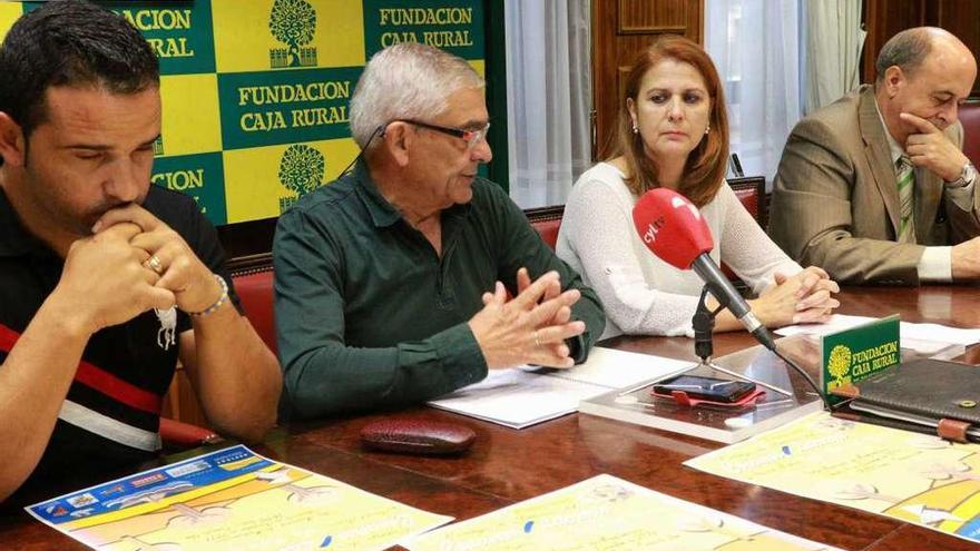 Daniel González, Antonio Casas y Flor Guerrero, de la Federación Espigas, y Feliciano Ferrero, de Caja Rural.