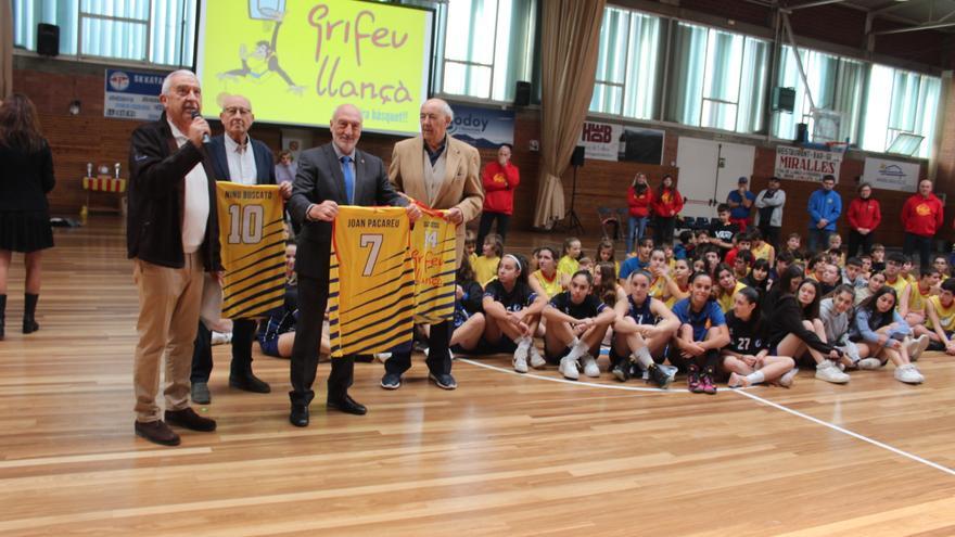 El món del bàsquet es bolca en l’homenatge a Joan Pacareu del Grifeu de Llançà