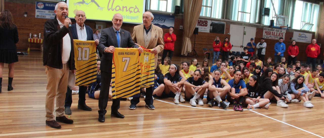 El món del bàsquet es bolca en l’homenatge a Joan Pacareu del Grifeu de Llançà