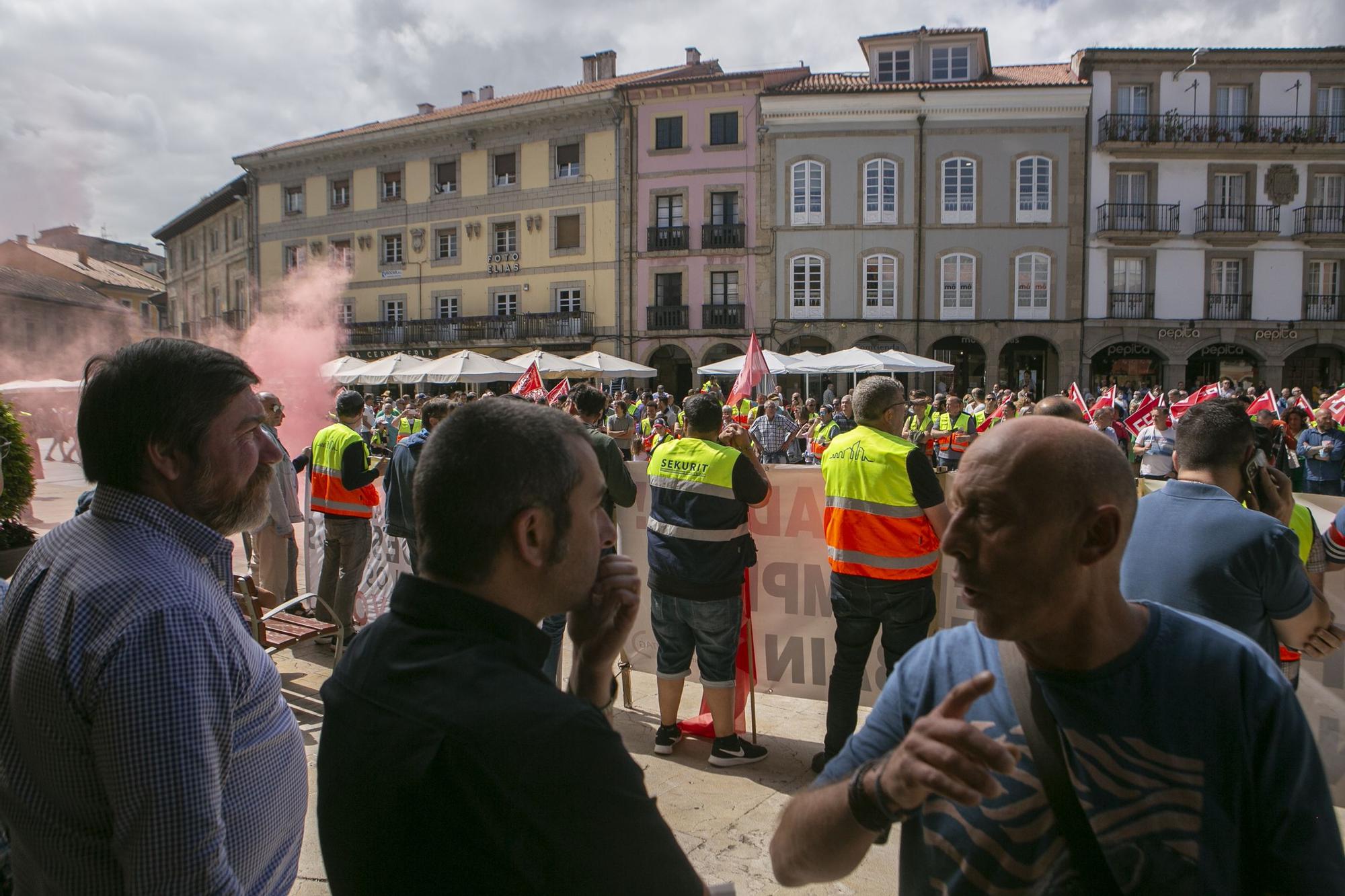 Los trabajadores de Saint-Gobain salen a la calle para frenar los despidos en Avilés