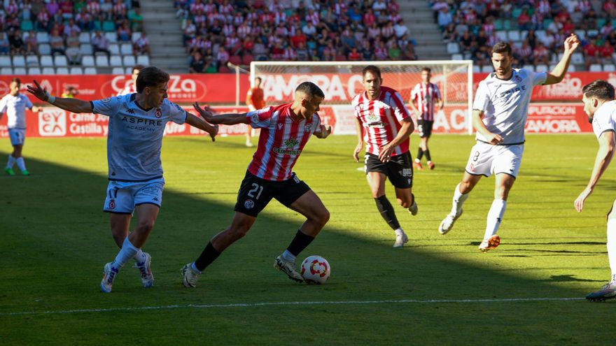 Joel Priego. jugador del Zamora CF: "Los errores nos están penalizando mucho"