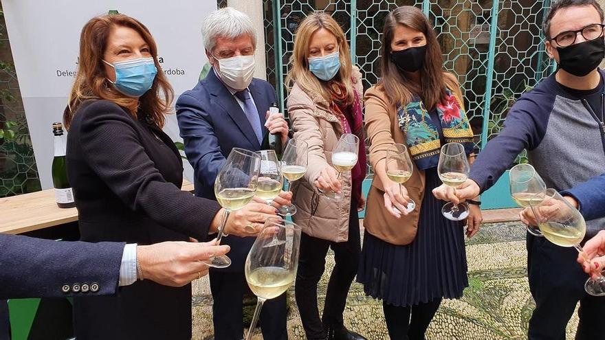 Agricultura y Bodegas Robles presentan el primer espumoso ecológico elaborado con uvas Pedro Ximénez