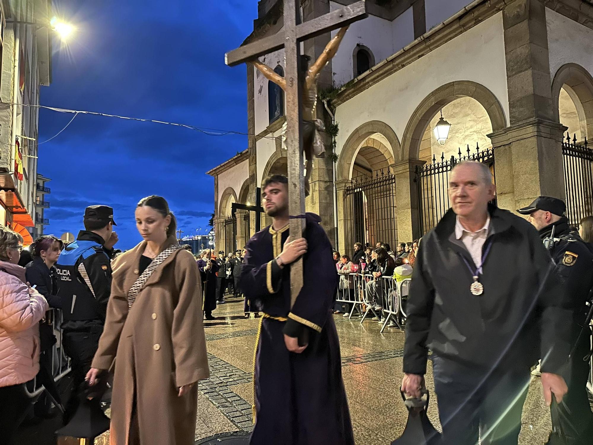 EN IMÁGENES | La envolvente procesión del Nazareno en Luarca