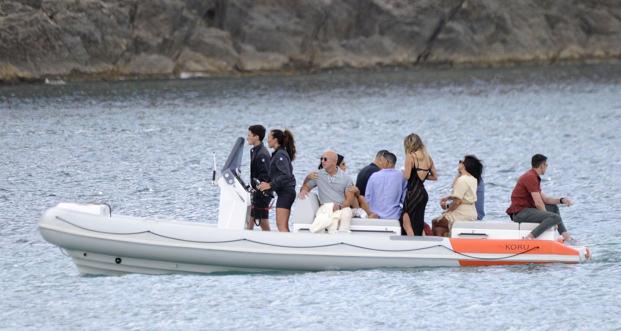 Jeff Bezos, uno de los hombres más ricos del mundo, en las playas de Ibiza