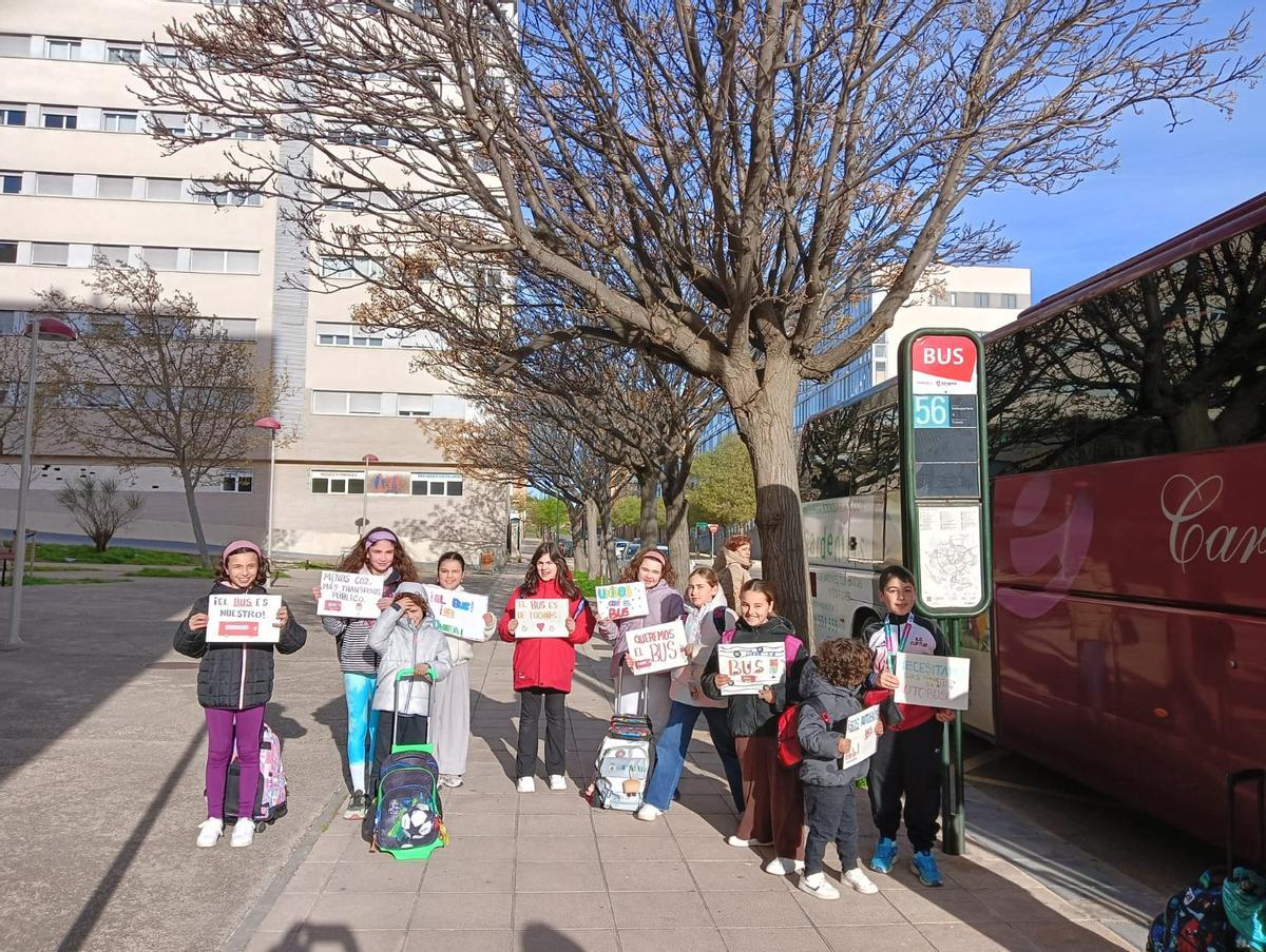 Protesta el pasado mes de marzo contra la eliminación de la línea 56 en Valdespartera.