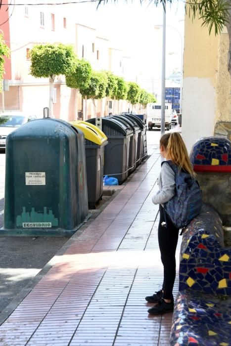 13/03/2019 LAS HUESAS. TELDE. Abandono de cachorros en contenedores de basura en el barrio de Las Huesas.  Fotografa: YAIZA SOCORRO.