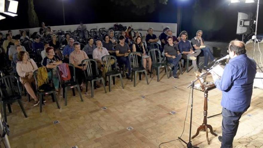 Público asistente a «La Nit de la Poesia».