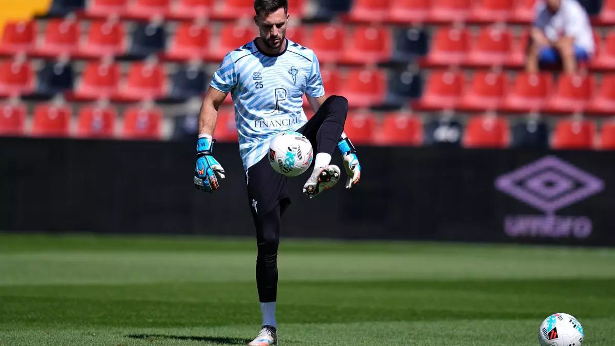 El Oviedo negocia el fichaje del portero Marc Vidal ante la inminente salida de Moldovan