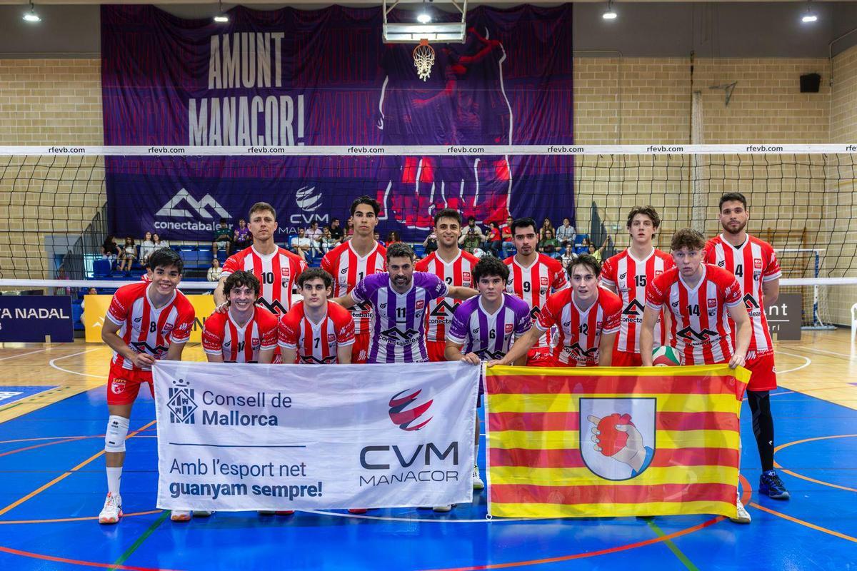 El ConectaBalear posa en el Miquel Àngel Nadal antes de su partido contra el Guaguas.