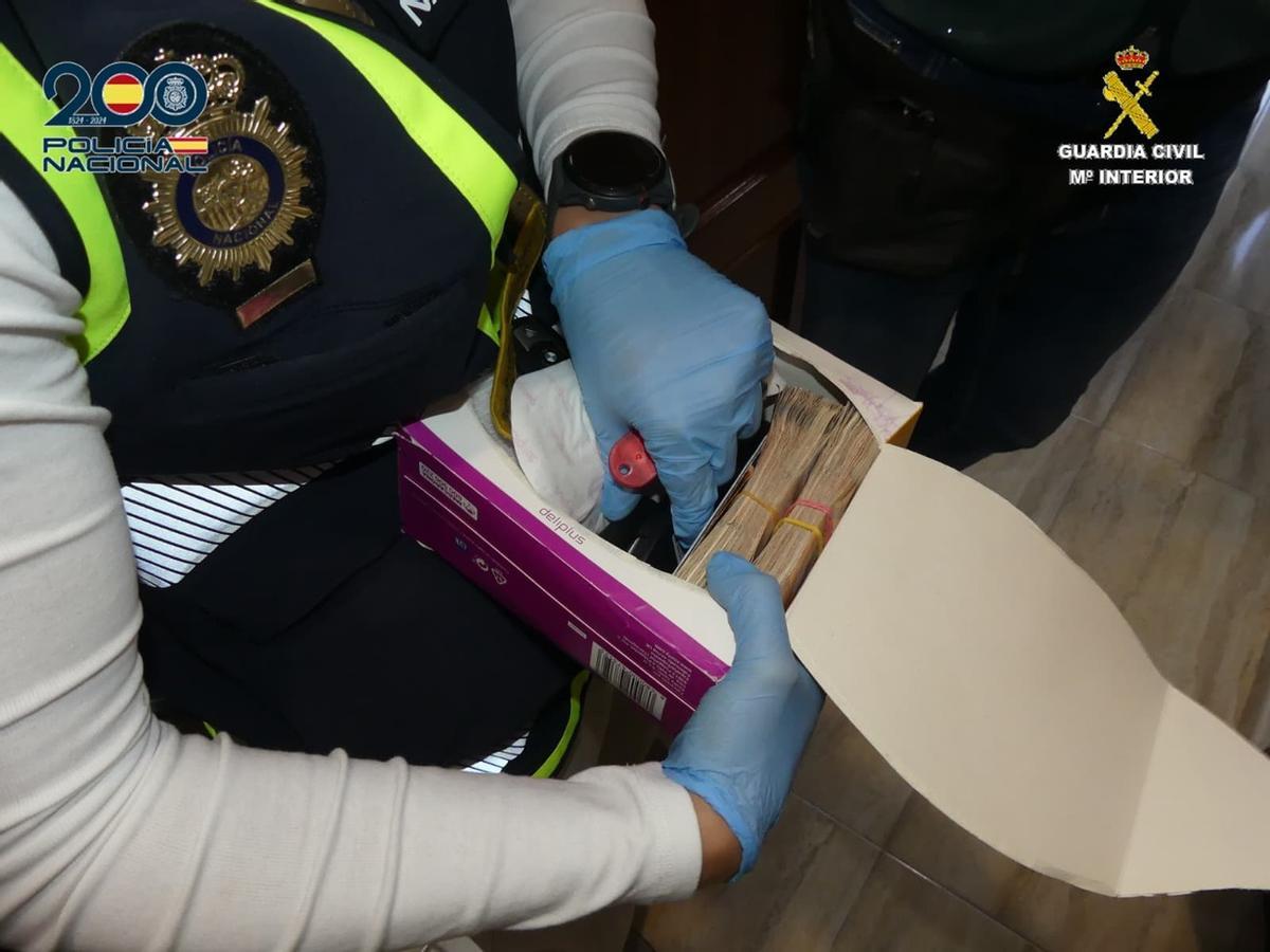 Policía Nacional y Guardia Civil desarticulan una red en Tenerife que falsificaba documentación de coches de alta gama robados