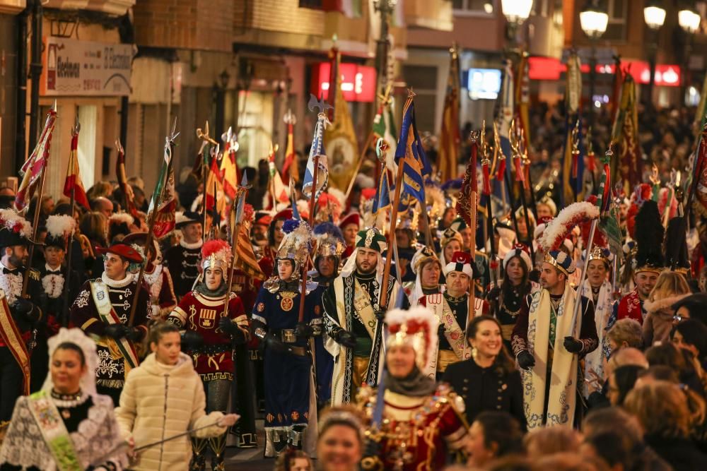 Medio millar de cargos festeros celebran la efeméride con un acto histórico de homenaje a las capitanías a tres semanas del inicio de los Moros y Cristianos