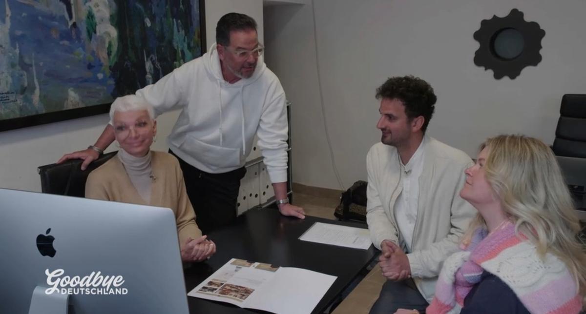 Britt und Alex Jolig im Gespräch mit Alex Wahi und seiner Partnerin.