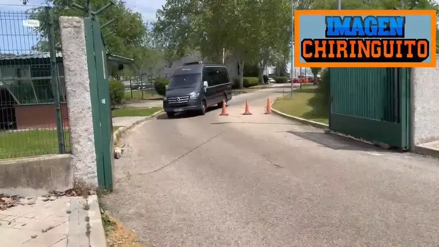 La imagen de Ancelotti aterrizando en Madrid tras su reuni車n con la CBF en Londres