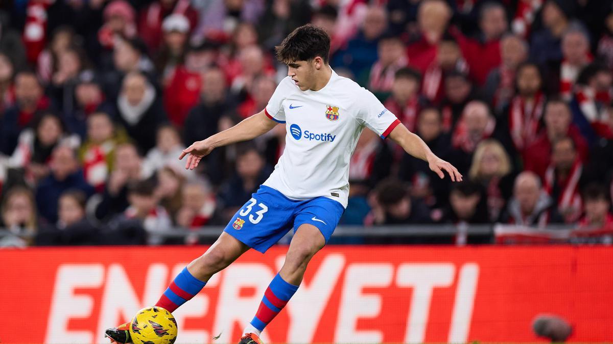 Pau Cubarsí durante un partido del FC Barcelona