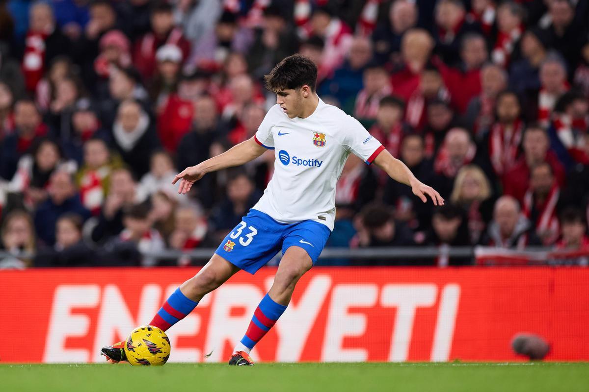 Pau Cubarsí durante un partido del FC Barcelona