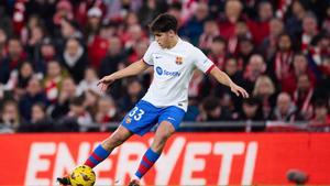 Pau Cubarsí durante un partido del FC Barcelona