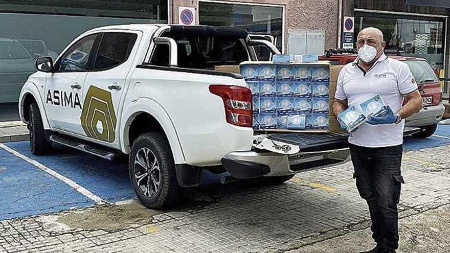 Reparto de las mascarillas en el polígono. asima