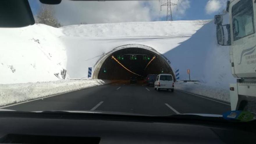 Así se circula hoy por la AP-6