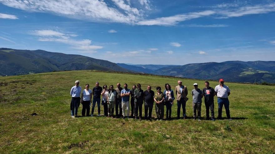 Los vecinos del Valledor aprenden a pilotar drones, una formación para la nueva economía rural