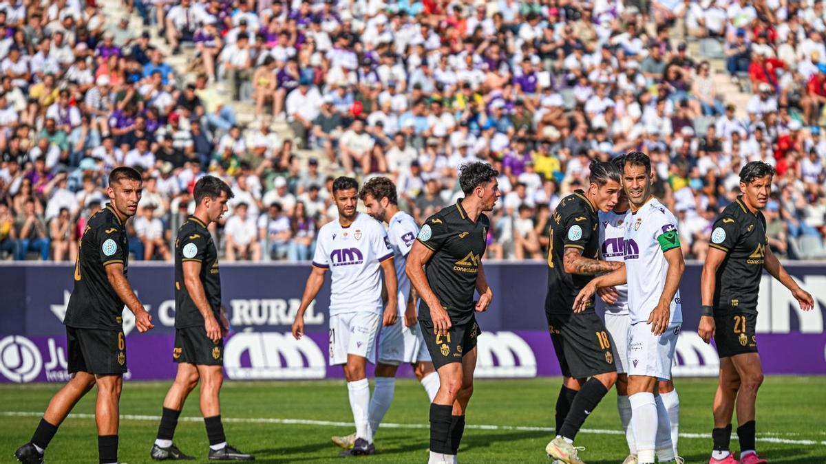 VIOLENCIA EN EL FÚTBOL | El Atlético Baleares denuncia insultos, agresiones y lanzamiento de objetos en su visita a Jaén