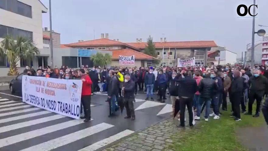 Conflicto de la mejilla: los bateeiros llevan sus protestas ante Rosa Quintana