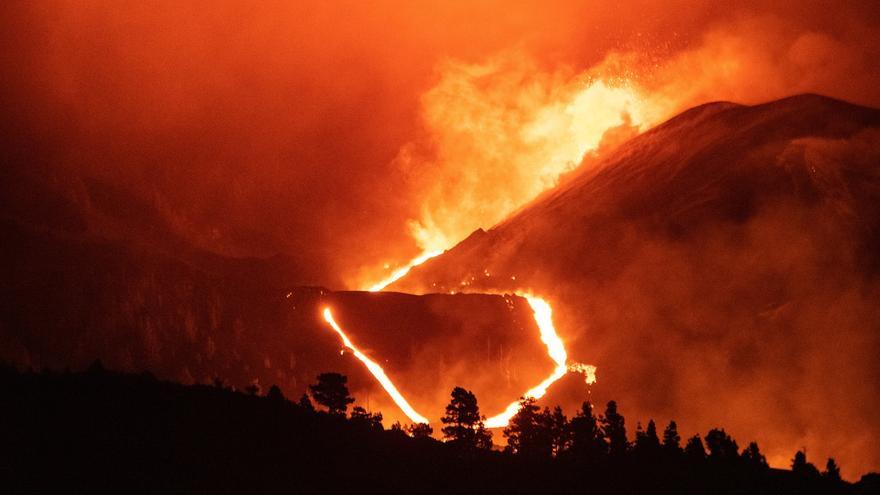 Desborde de lava en el volcán de La Palma