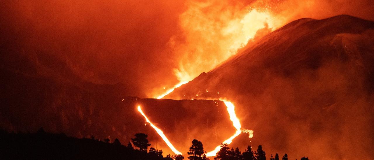 Desborde de lava en el volcán de La Palma