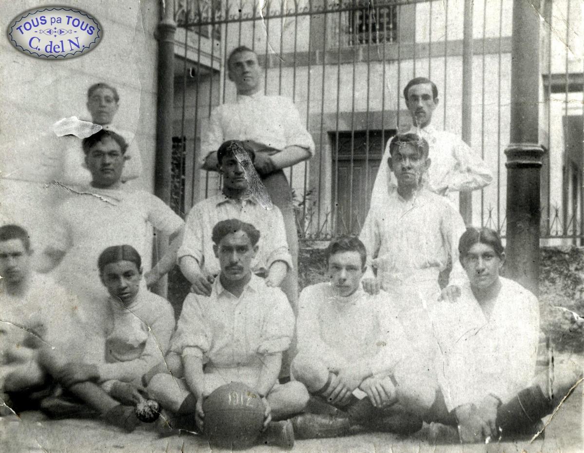 Integrantes del equipo de Cangas F.C. de 1912.