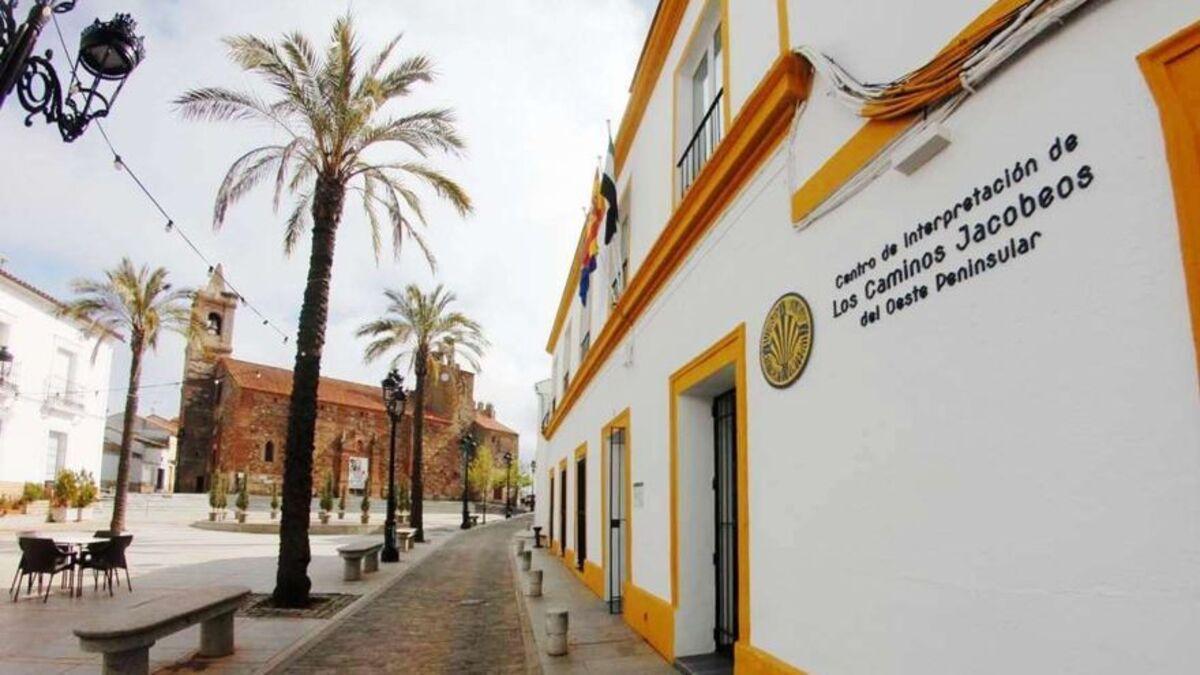 Fachada principal del nuevo Centro de los Caminos Jacobeos de Oeste Peninsular en Monesterio.