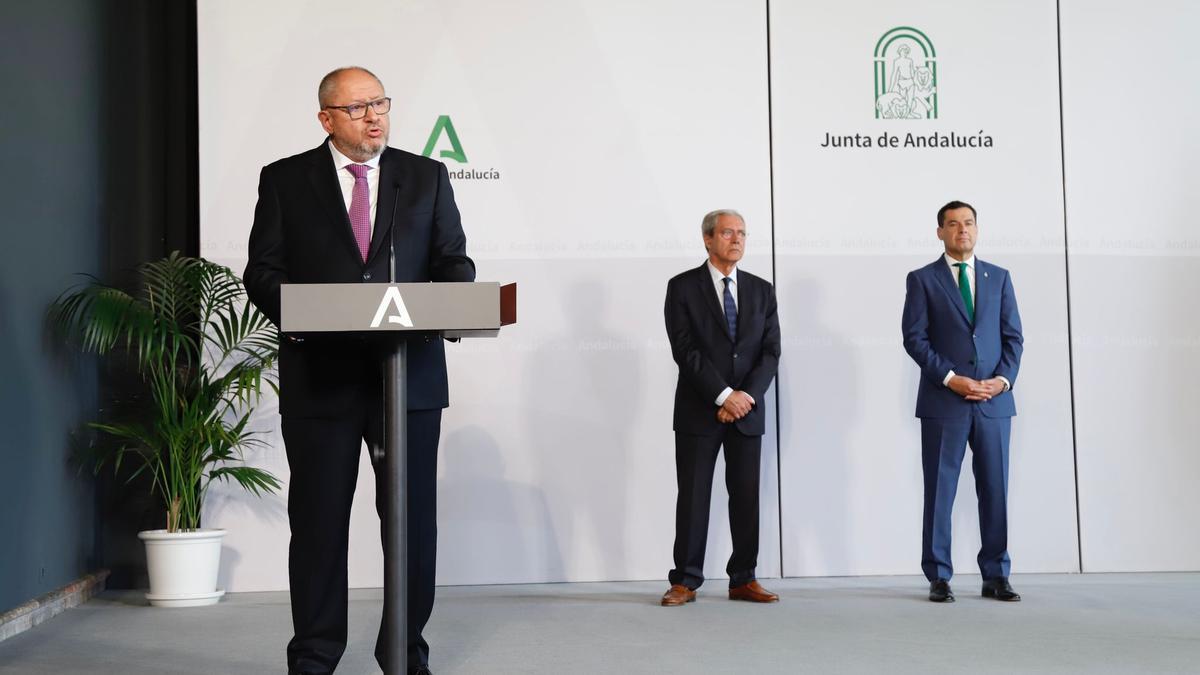 Manuel Torralbo, en el atril, durante su discurso en la toma de posesión.