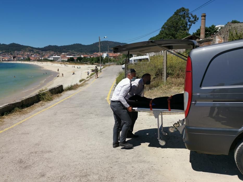 Un moañés de 80 años fallece en una playa de Cangas