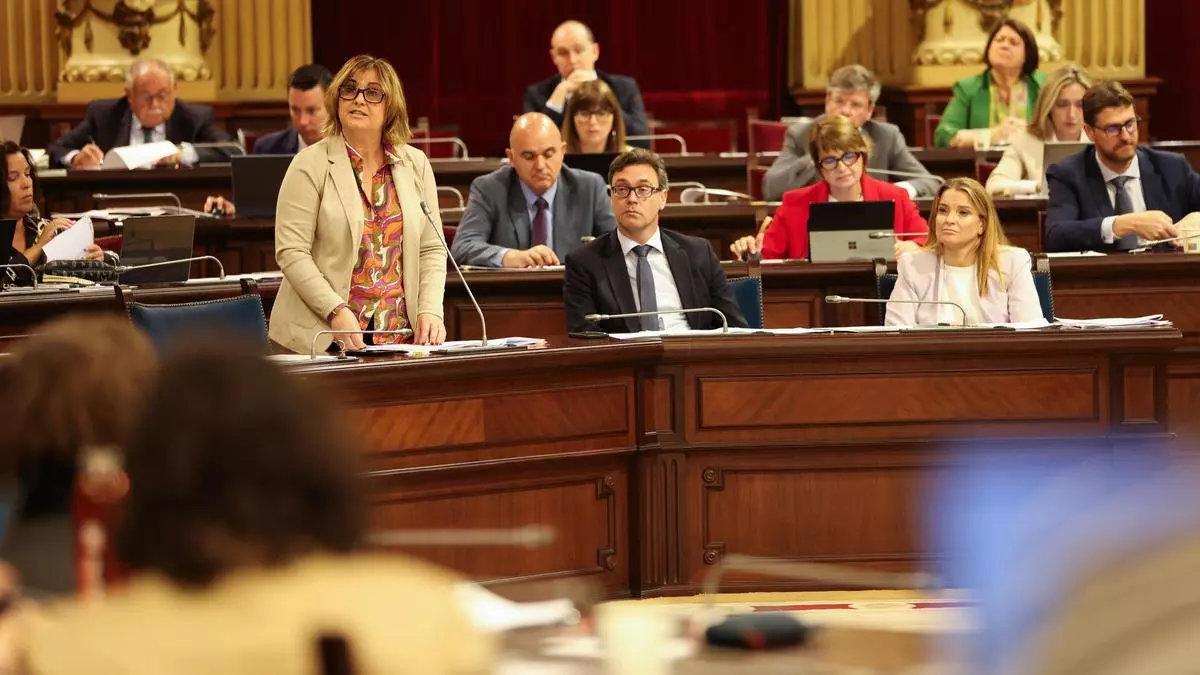Antònia Estarellas, Antoni Costa y Marga Prohens, en el Parlament en una fotografía de archivo.