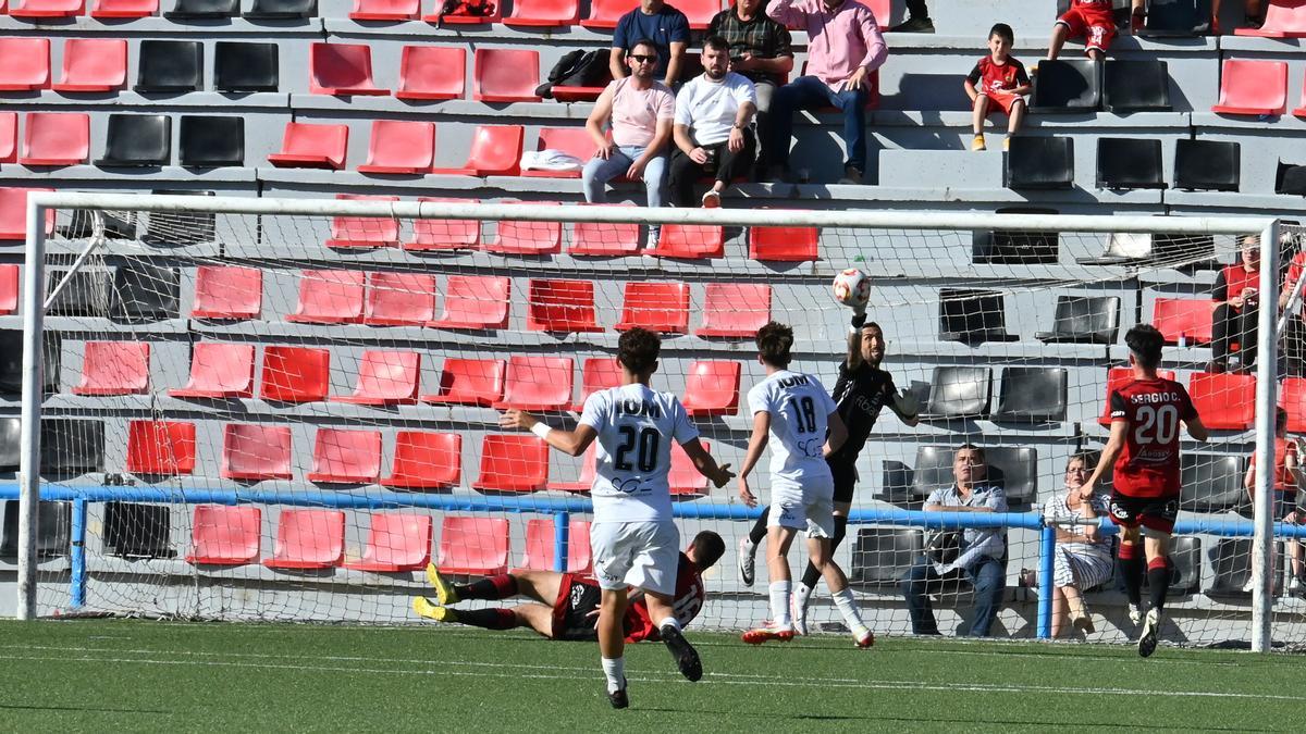 Una imagen del partido entre el CD Cieza y el UCAM Murcia B