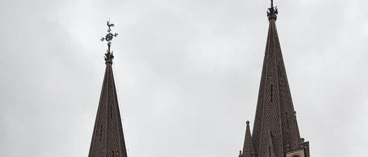 Hugh Herr, ante la basílica de Covadonga.