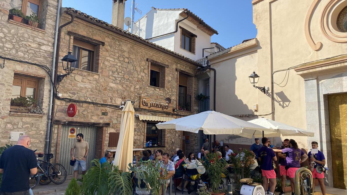 La terraza del bar Ca Mario, en Alfondeguilla.