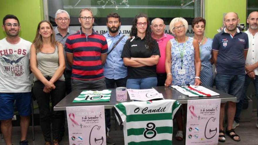 Imagen de la rueda de prensa celebrada ayer, en la que el club se vio respaldado por diferentes personalidades. // Bernabé/Noelia Porta