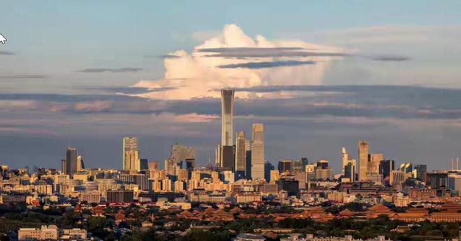 Se estrella una avioneta contra el edificio más alto de Pekín