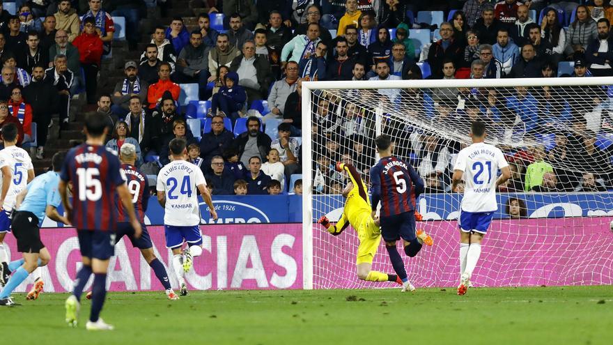 El Real Zaragoza se parte en dos