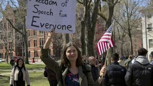 Trump prohibeix a Harvard matricular estrangers
