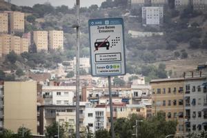 ¿Qui hi ha darrere la demanda contra la zona de baixes emissions de Barcelona?