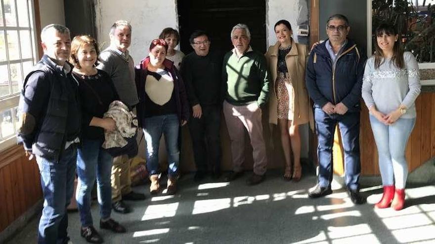 Visita de la alcaldesa y concejales al local social de Pereira. // D. P.