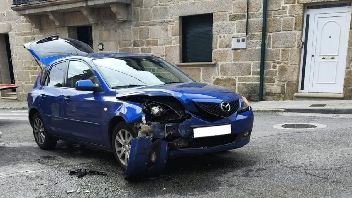 Estado en que quedó el turismo del accidente de Cambados