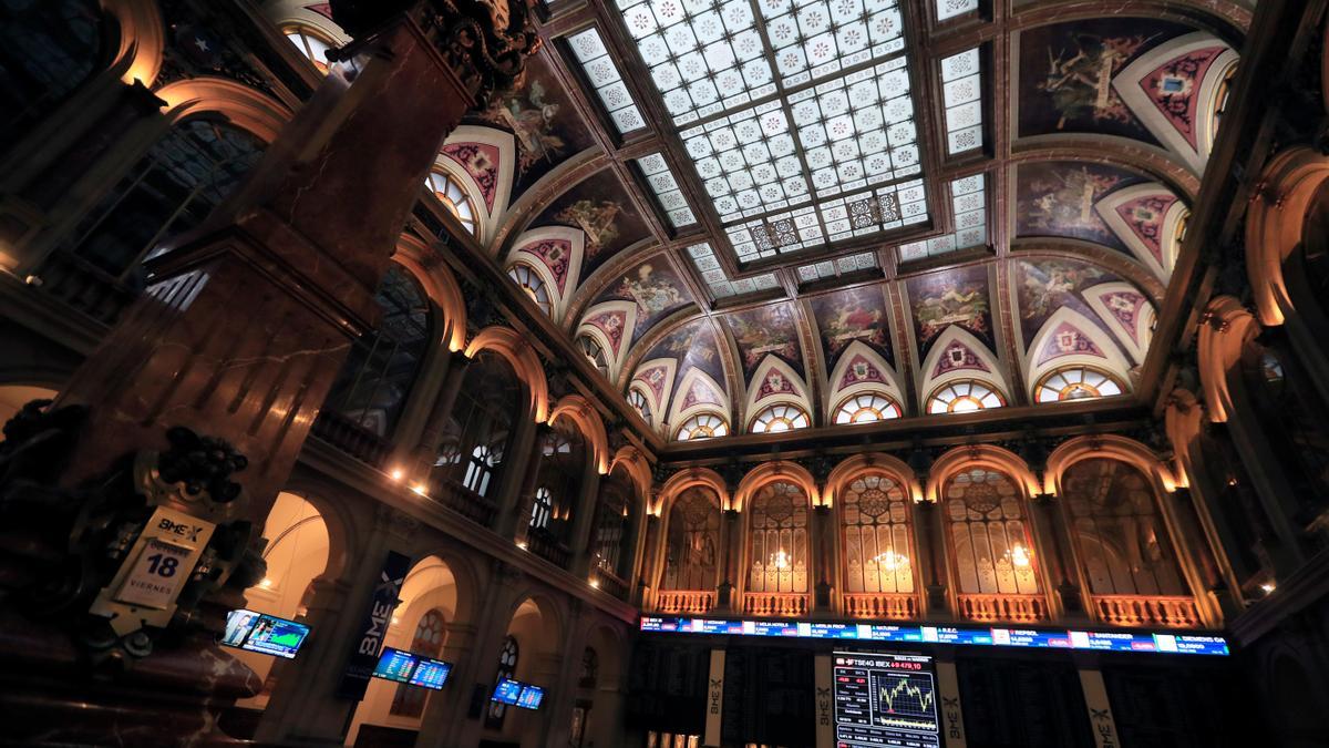 Interior del palacio de la Bolsa de Madrid.