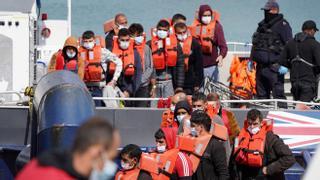 Un millar de migrantes cruzan el canal de la Mancha en un día