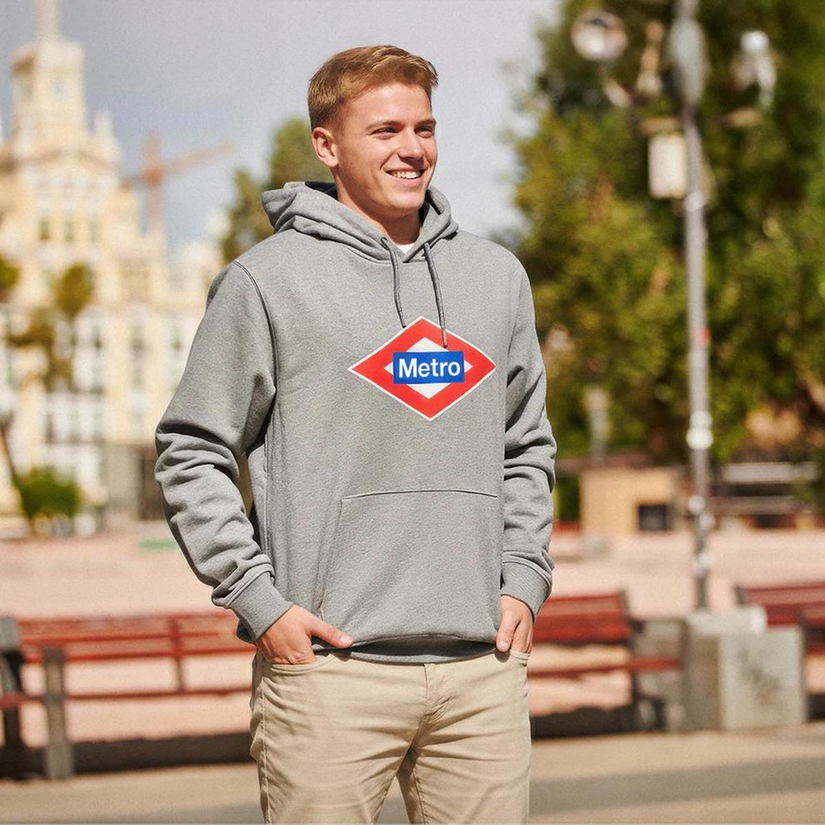 Sudadera Logo Metro Adulto con capucha