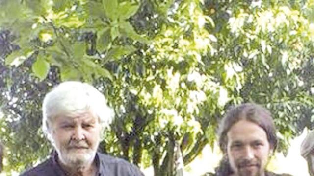 Iglesias, derecha, y Beiras en la casa de este en 2012. // FdV