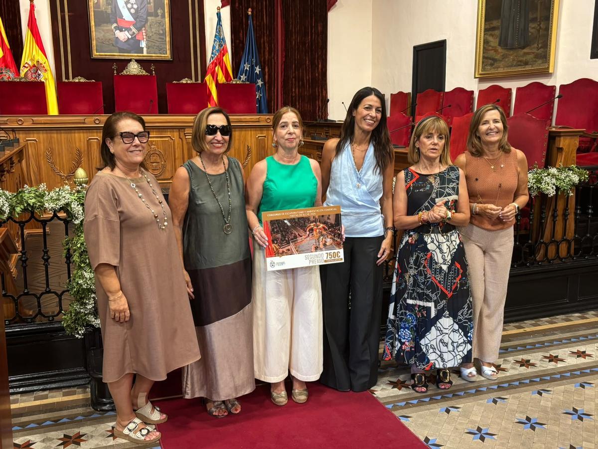 Grandes premios para los ganadores del concurso de escaparates de las Fiestas de Elche