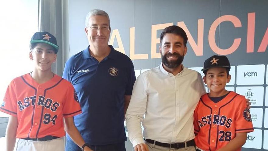 Más de 200 jóvenes promesas del béisbol nacional compiten en València