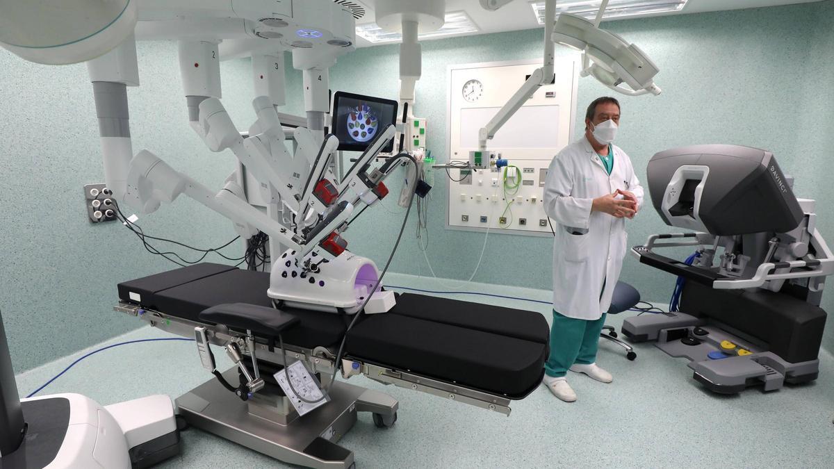 Uno de los robots Da Vinci del hospital Miguel Servet de Zaragoza.